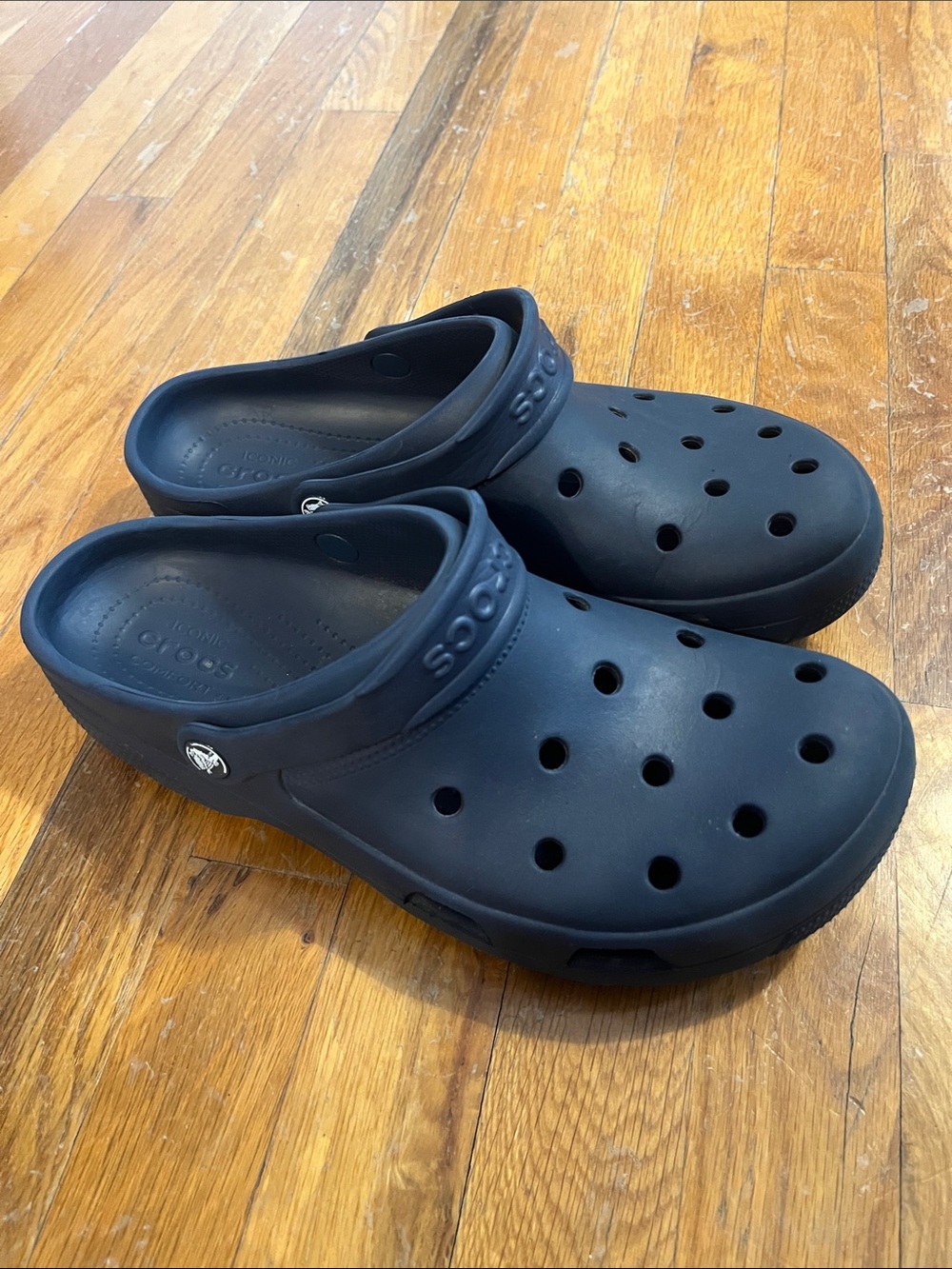 CROCS Classic Clog in Dark Blue